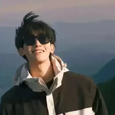 钟由希